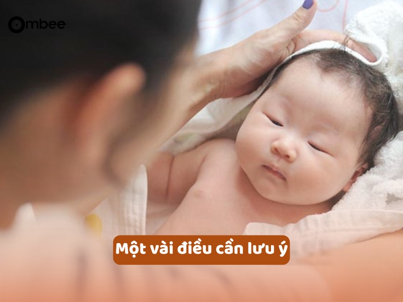 7-meo-dan-gian-chua-nghet-mui-cho-tre-so-sinh-hieu-qua
