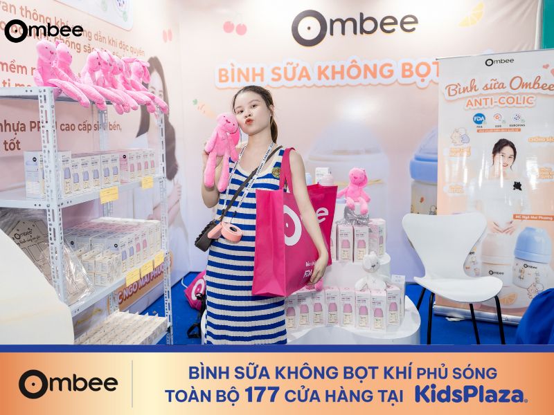 ombee-cung-ba-me-tao-nen-khoanh-khac-ruc-ro-tai-festival-me-bau-em-be-2025