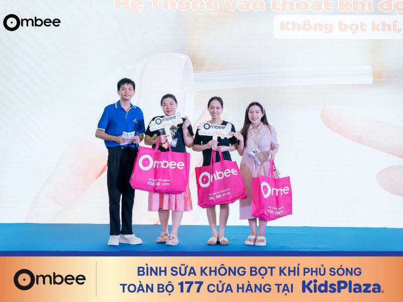 ombee-cung-ba-me-tao-nen-khoanh-khac-ruc-ro-tai-festival-me-bau-em-be-2025
