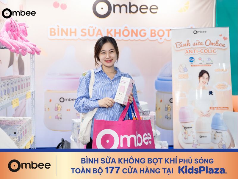 ombee-cung-ba-me-tao-nen-khoanh-khac-ruc-ro-tai-festival-me-bau-em-be-2025
