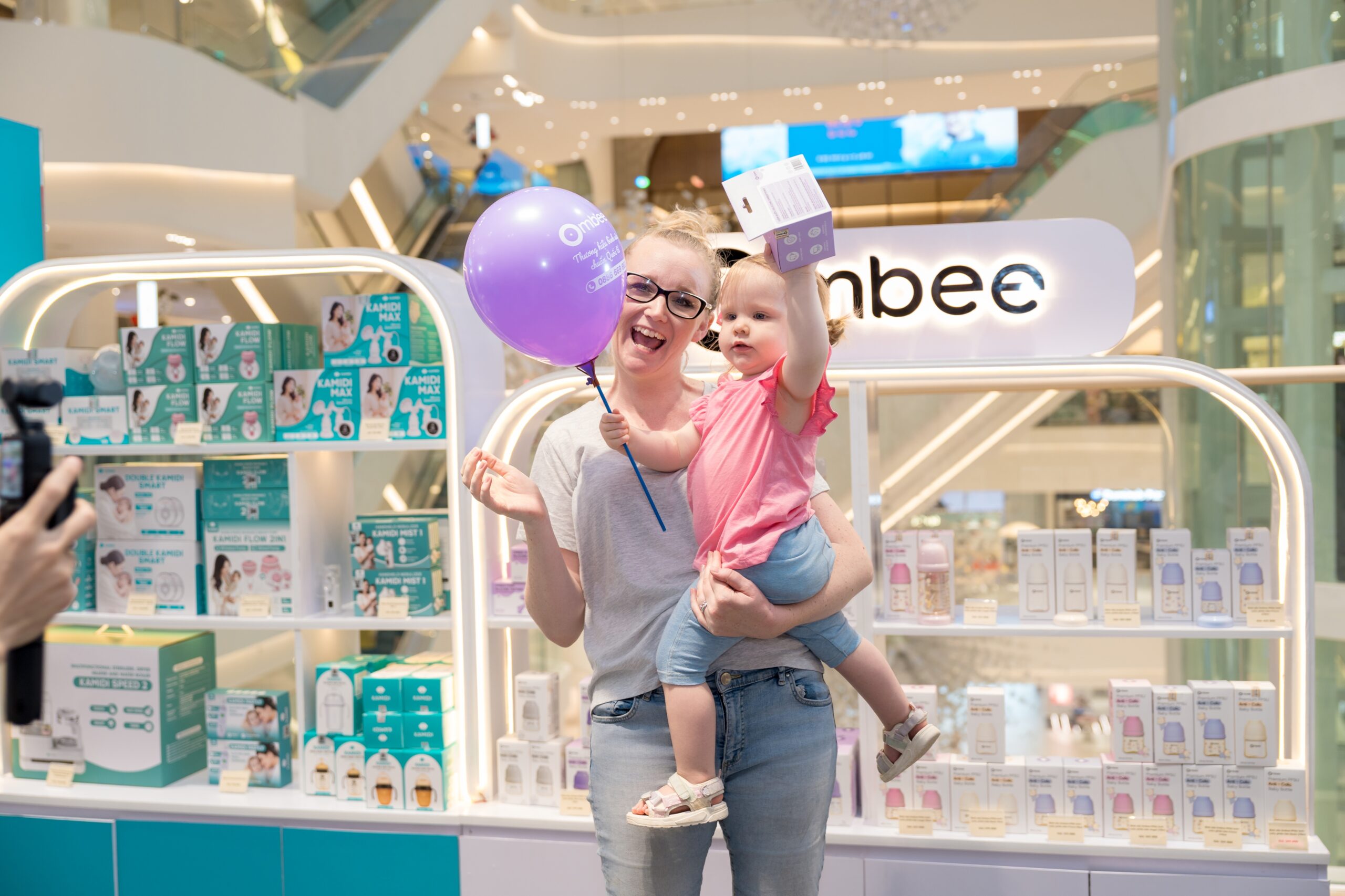 Những khoảnh khắc đáng yêu của các bé trong ngày khai trương